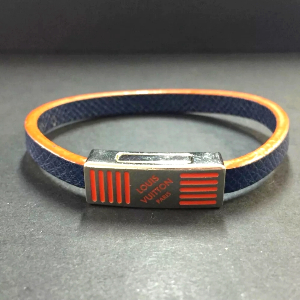 Louis Vuitton Taiga Leather Edge It Bracelet